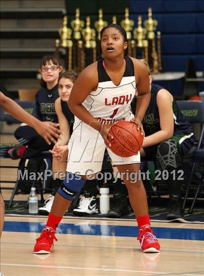Thumbnail 2 in Vista vs. Del Norte (So Cal Holiday Prep Classic) photogallery.