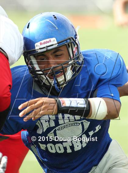 Thumbnail 3 in Lima Senior vs. Defiance (Scrimmage) photogallery.