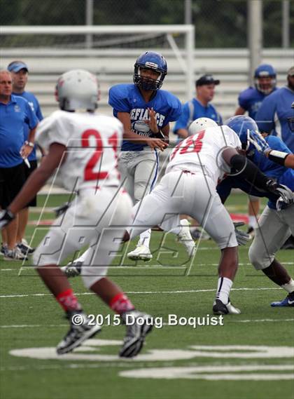 Thumbnail 3 in Lima Senior vs. Defiance (Scrimmage) photogallery.