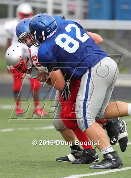 Thumbnail 2 in Lima Senior vs. Defiance (Scrimmage) photogallery.