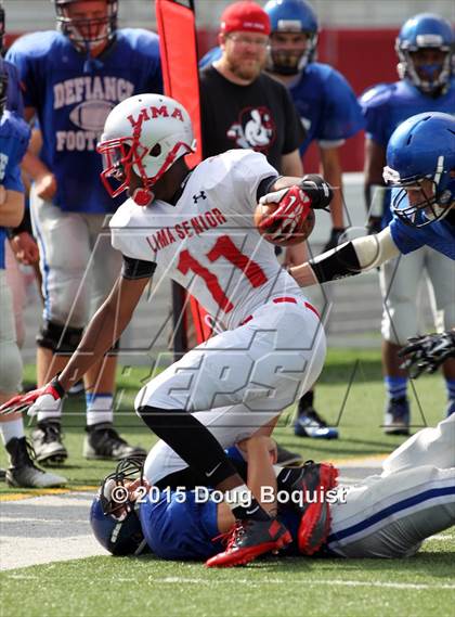Thumbnail 2 in Lima Senior vs. Defiance (Scrimmage) photogallery.