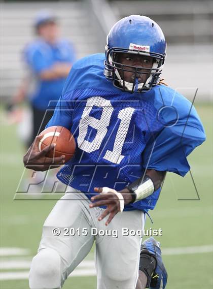 Thumbnail 2 in Lima Senior vs. Defiance (Scrimmage) photogallery.