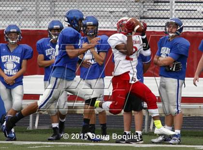 Thumbnail 3 in Lima Senior vs. Defiance (Scrimmage) photogallery.