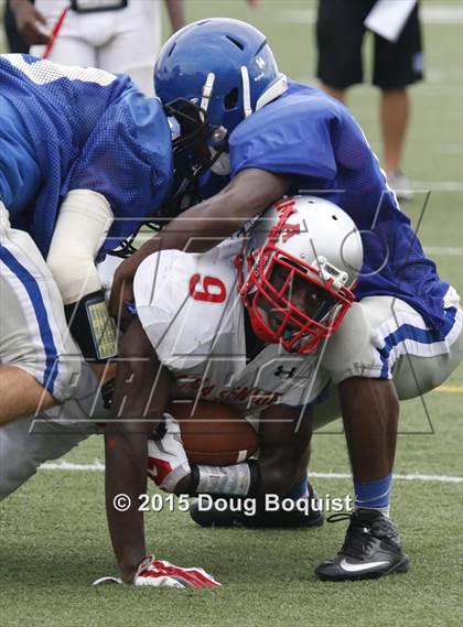 Thumbnail 2 in Lima Senior vs. Defiance (Scrimmage) photogallery.