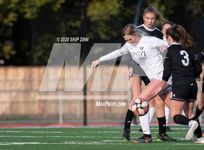 Thumbnail 3 in Rio Americano vs Vista del Lago photogallery.
