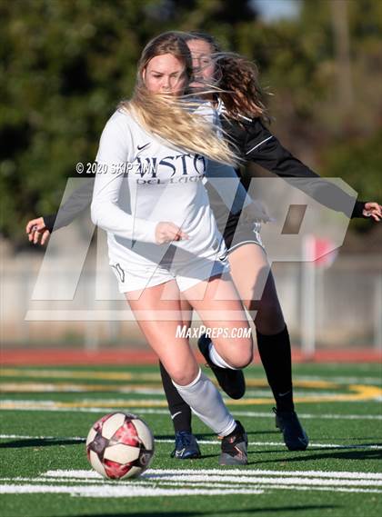 Thumbnail 1 in Rio Americano vs Vista del Lago photogallery.