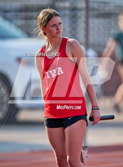 Thumbnail 3 in Eagle No Tax Relays (4x100M) photogallery.