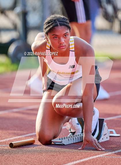 Thumbnail 1 in Eagle No Tax Relays (4x100M) photogallery.