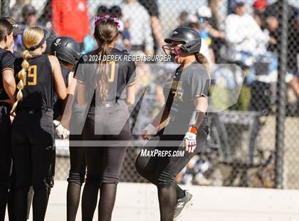 Thumbnail 3 in Arapahoe vs Columbine (CHSAA 5A Round of 16) photogallery.