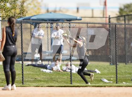 Thumbnail 3 in Arapahoe vs Columbine (CHSAA 5A Round of 16) photogallery.