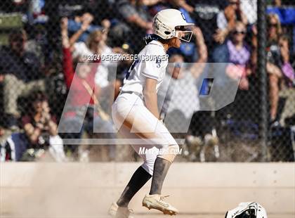 Thumbnail 3 in Arapahoe vs Columbine (CHSAA 5A Round of 16) photogallery.