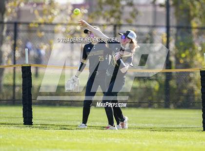 Thumbnail 3 in Arapahoe vs Columbine (CHSAA 5A Round of 16) photogallery.