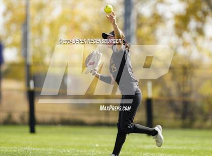 Thumbnail 3 in Arapahoe vs Columbine (CHSAA 5A Round of 16) photogallery.