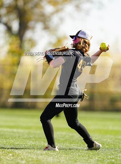 Thumbnail 2 in Arapahoe vs Columbine (CHSAA 5A Round of 16) photogallery.