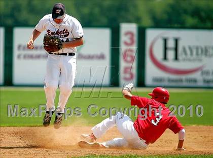 Thumbnail 3 in Pleasant Plains vs. Rochester (IHSA Class 2A Sectional Final) photogallery.