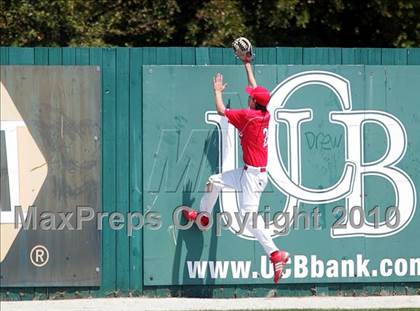 Thumbnail 2 in Pleasant Plains vs. Rochester (IHSA Class 2A Sectional Final) photogallery.