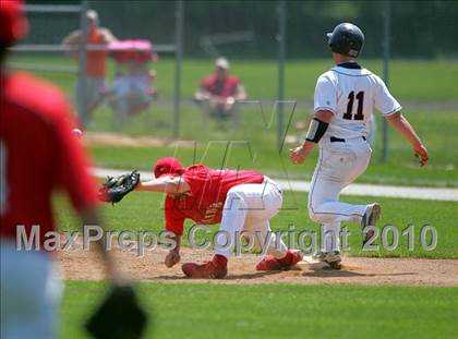 Thumbnail 2 in Pleasant Plains vs. Rochester (IHSA Class 2A Sectional Final) photogallery.