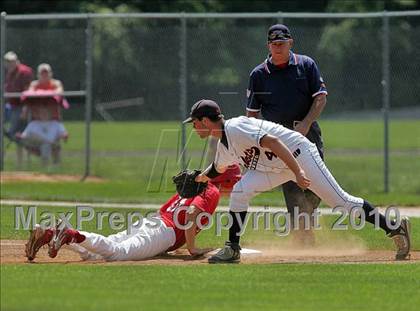 Thumbnail 2 in Pleasant Plains vs. Rochester (IHSA Class 2A Sectional Final) photogallery.