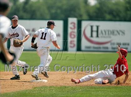 Thumbnail 2 in Pleasant Plains vs. Rochester (IHSA Class 2A Sectional Final) photogallery.