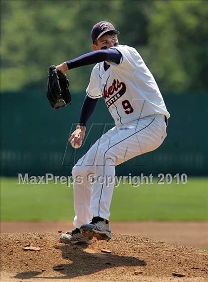 Thumbnail 3 in Pleasant Plains vs. Rochester (IHSA Class 2A Sectional Final) photogallery.
