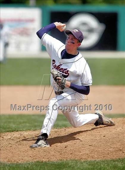 Thumbnail 3 in Pleasant Plains vs. Rochester (IHSA Class 2A Sectional Final) photogallery.