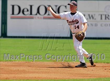 Thumbnail 1 in Pleasant Plains vs. Rochester (IHSA Class 2A Sectional Final) photogallery.