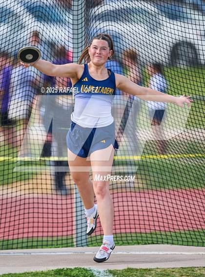 Thumbnail 1 in Rosehill Eagles Relays (Discus) photogallery.