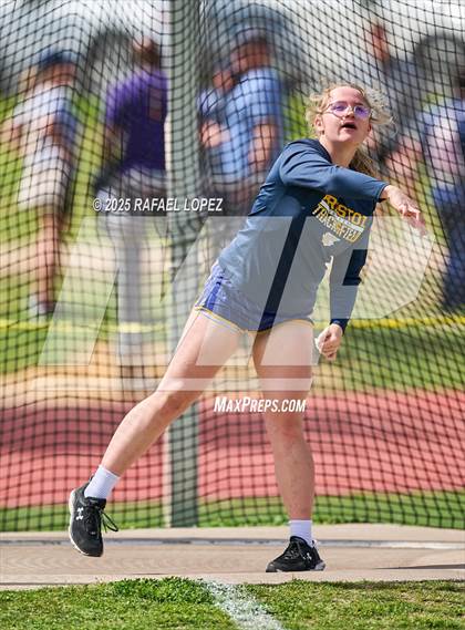 Thumbnail 3 in Rosehill Eagles Relays (Discus) photogallery.
