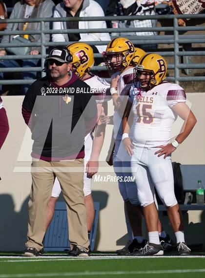Thumbnail 1 in Bells vs. Holliday (UIL 3A D2 Regional Playoff) photogallery.
