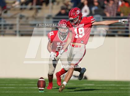 Thumbnail 2 in Bells vs. Holliday (UIL 3A D2 Regional Playoff) photogallery.