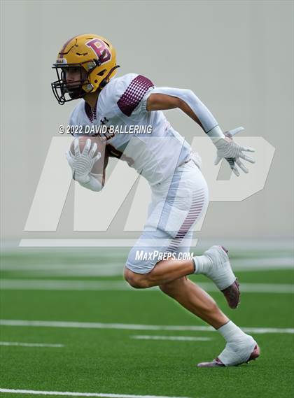 Thumbnail 2 in Bells vs. Holliday (UIL 3A D2 Regional Playoff) photogallery.