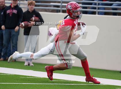 Thumbnail 2 in Bells vs. Holliday (UIL 3A D2 Regional Playoff) photogallery.
