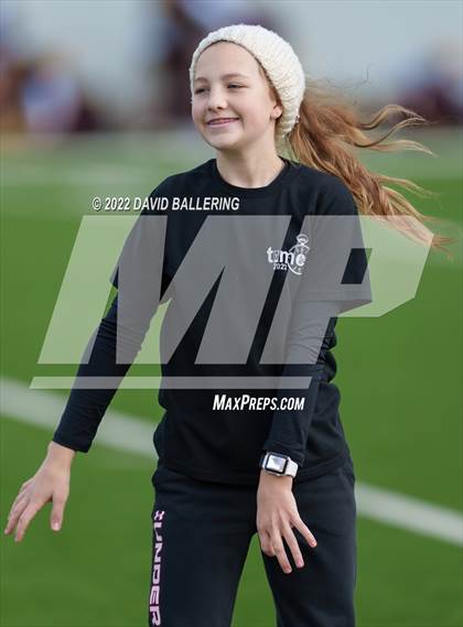 Thumbnail 1 in Bells vs. Holliday (UIL 3A D2 Regional Playoff) photogallery.