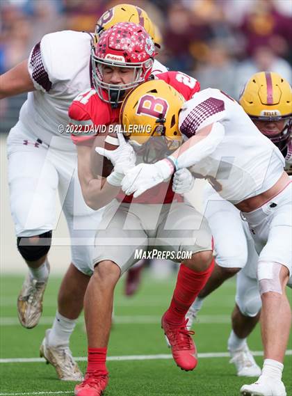Thumbnail 3 in Bells vs. Holliday (UIL 3A D2 Regional Playoff) photogallery.
