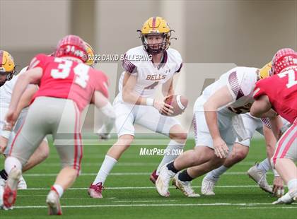Thumbnail 1 in Bells vs. Holliday (UIL 3A D2 Regional Playoff) photogallery.