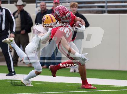 Thumbnail 1 in Bells vs. Holliday (UIL 3A D2 Regional Playoff) photogallery.