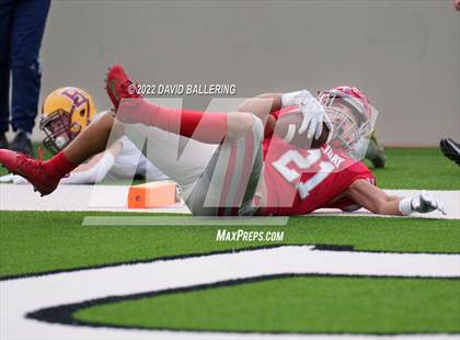 Thumbnail 1 in Bells vs. Holliday (UIL 3A D2 Regional Playoff) photogallery.