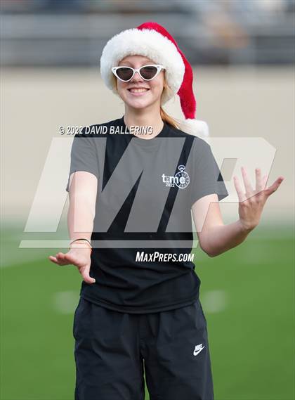 Thumbnail 1 in Bells vs. Holliday (UIL 3A D2 Regional Playoff) photogallery.