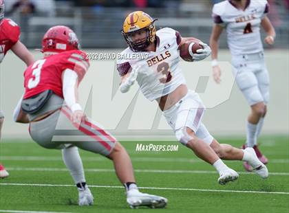 Thumbnail 1 in Bells vs. Holliday (UIL 3A D2 Regional Playoff) photogallery.