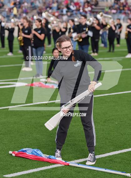 Thumbnail 1 in Bells vs. Holliday (UIL 3A D2 Regional Playoff) photogallery.