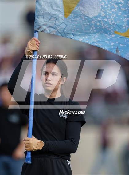 Thumbnail 2 in Bells vs. Holliday (UIL 3A D2 Regional Playoff) photogallery.