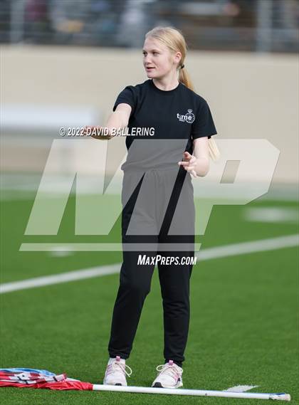 Thumbnail 2 in Bells vs. Holliday (UIL 3A D2 Regional Playoff) photogallery.