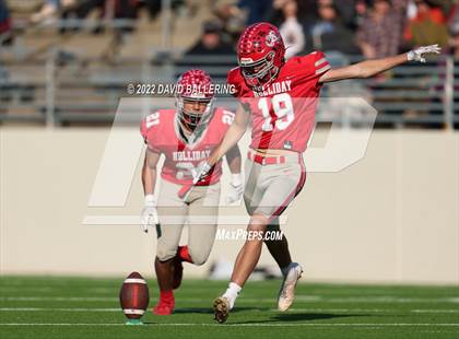 Thumbnail 1 in Bells vs. Holliday (UIL 3A D2 Regional Playoff) photogallery.
