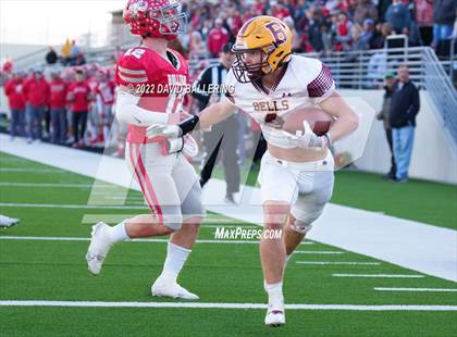 Thumbnail 2 in Bells vs. Holliday (UIL 3A D2 Regional Playoff) photogallery.