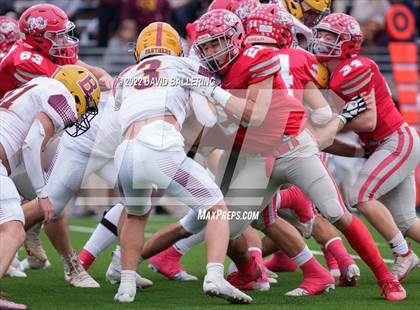 Thumbnail 1 in Bells vs. Holliday (UIL 3A D2 Regional Playoff) photogallery.