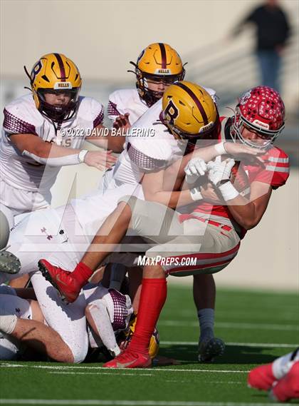 Thumbnail 2 in Bells vs. Holliday (UIL 3A D2 Regional Playoff) photogallery.