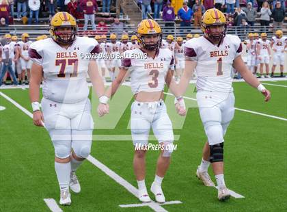 Thumbnail 1 in Bells vs. Holliday (UIL 3A D2 Regional Playoff) photogallery.