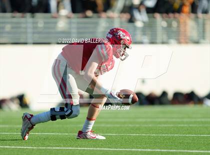 Thumbnail 3 in Bells vs. Holliday (UIL 3A D2 Regional Playoff) photogallery.