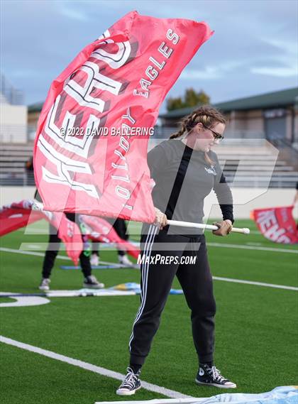 Thumbnail 2 in Bells vs. Holliday (UIL 3A D2 Regional Playoff) photogallery.
