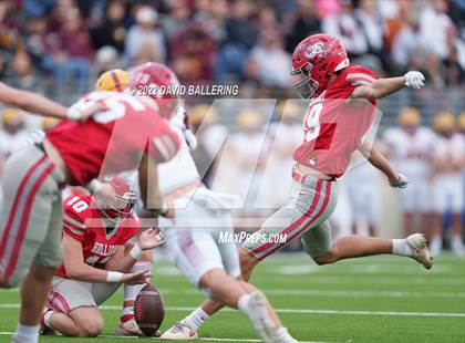 Thumbnail 3 in Bells vs. Holliday (UIL 3A D2 Regional Playoff) photogallery.
